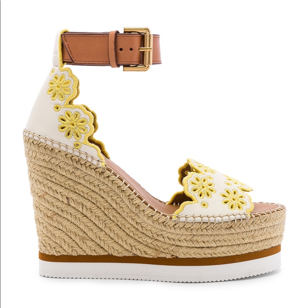 Size 37 See by Chloe Revolve Glyn Wedge Sandal In Gesso & Yellow